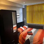 Central City Living - Stylish & Spacious 5 Bedrooms
