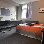 Central City Living - Stylish & Spacious 5 Bedrooms