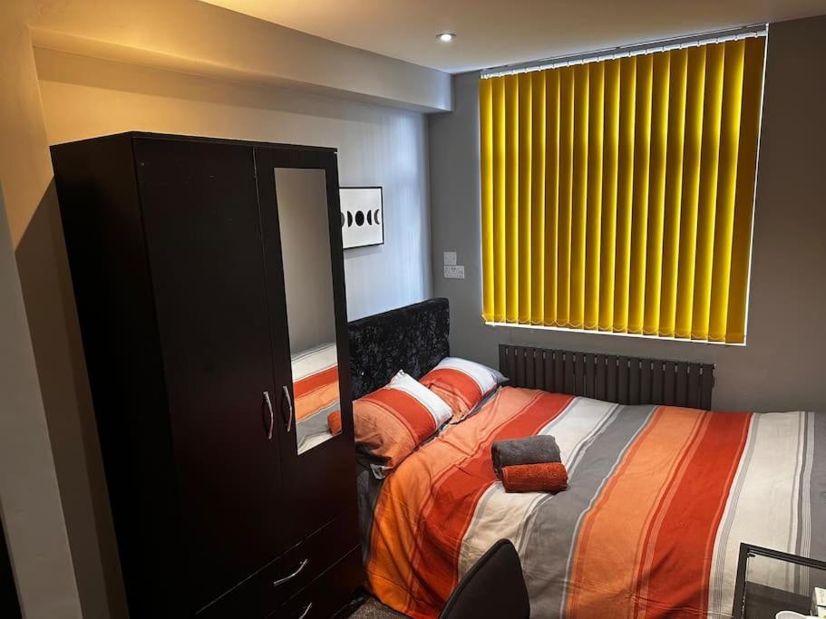 Living - Stylish & Spacious 5 Bedrooms Apartment