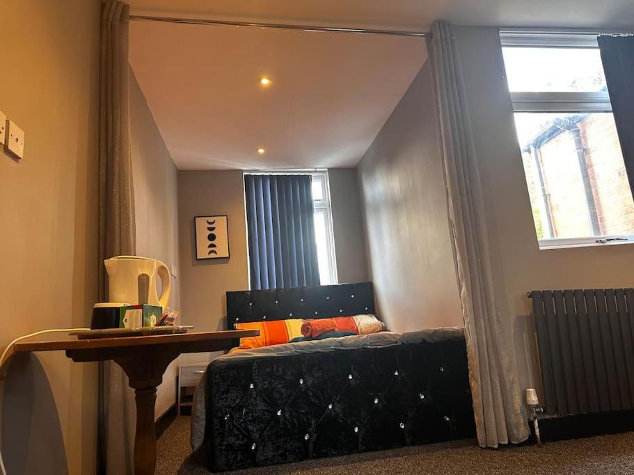 Apartment Living - Stylish & Spacious 5 Bedrooms Coventry