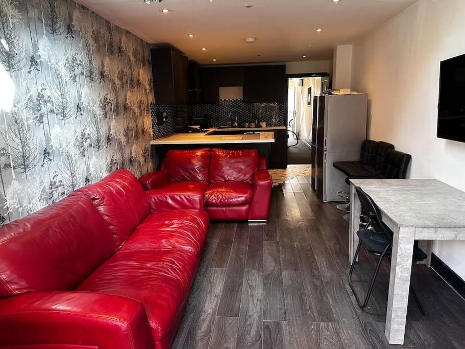 Living - Stylish & Spacious 5 Bedrooms Apartment