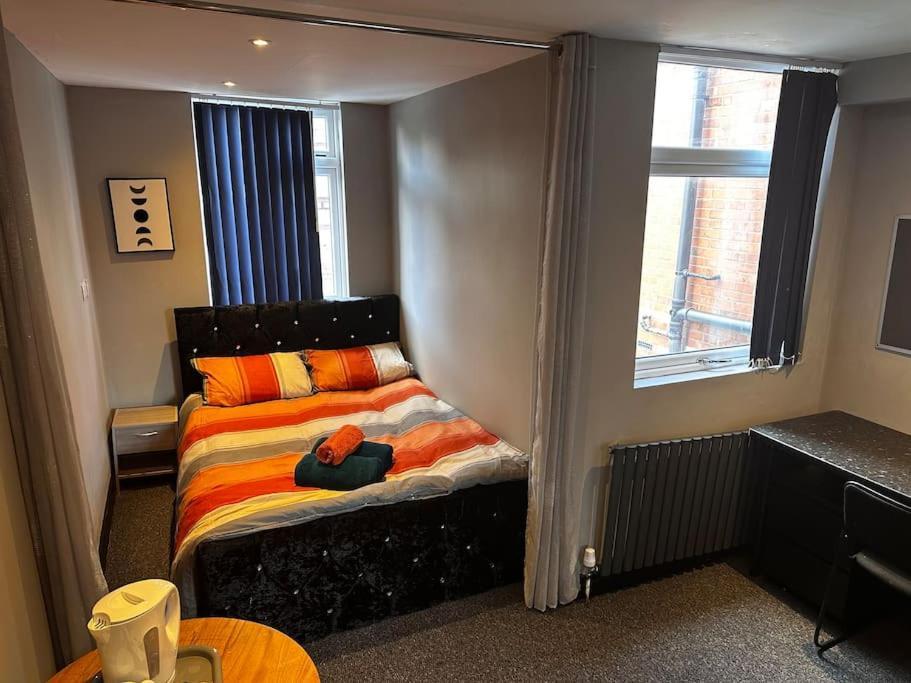 Living - Stylish & Spacious 5 Bedrooms * Coventry