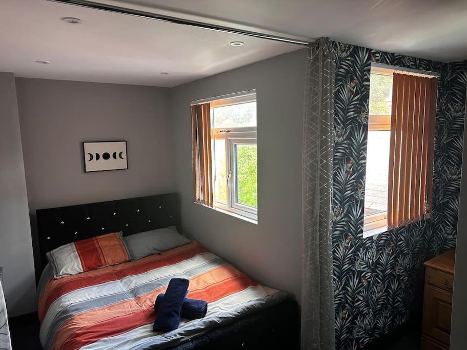 Apartment Living - Stylish & Spacious 5 Bedrooms